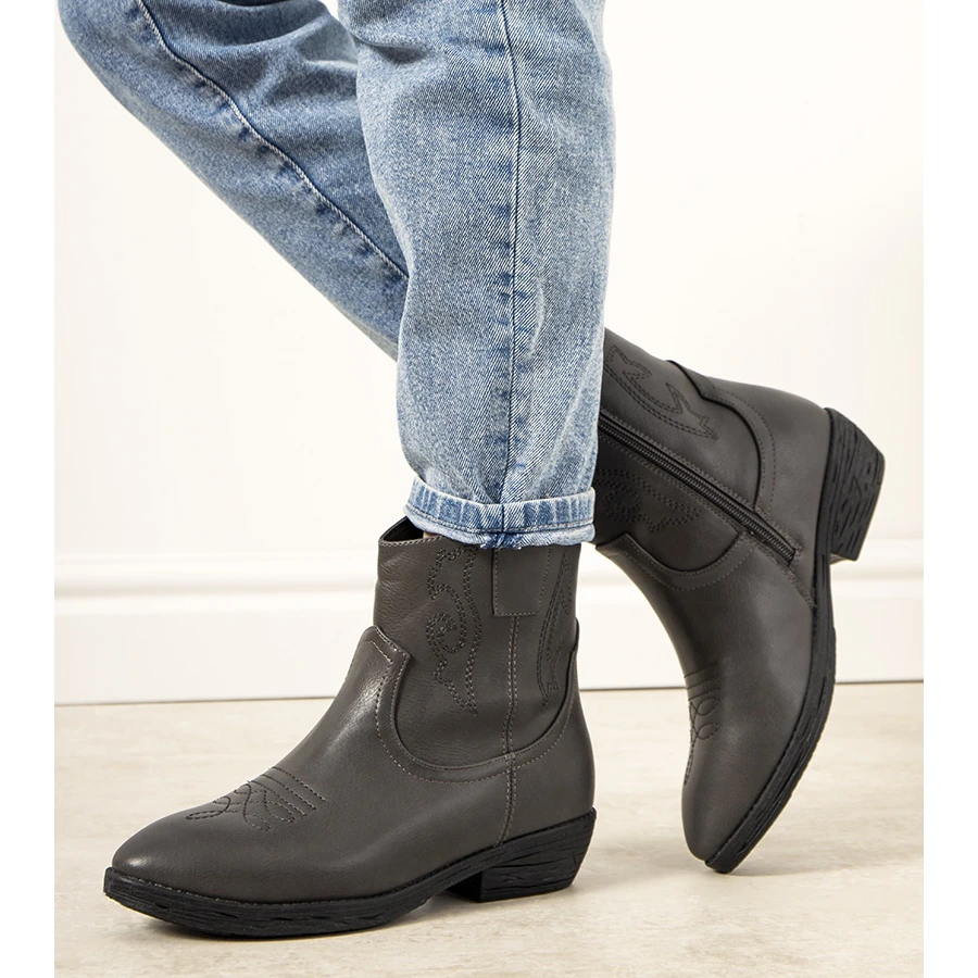 Bottes De Cowboy Isolées Grises Belda 1 Bottes De Cowboy Isolées Grises Belda