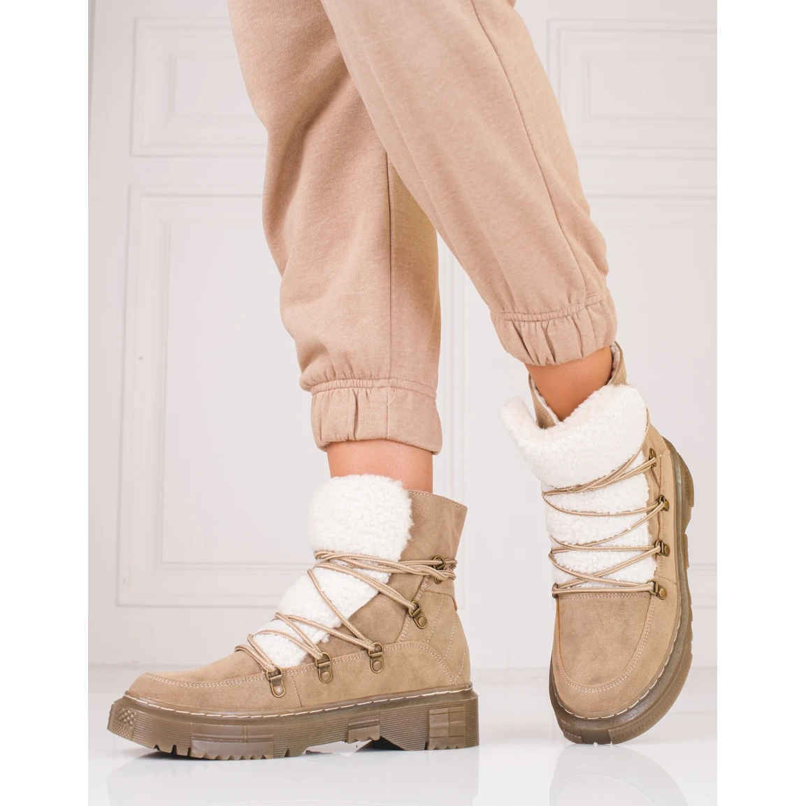 Bottes De Neige Brunes Pour Femmes Avec Un Manteau En Peau De Mouton Shelovet 2 Bottes De Neige Brunes Pour Femmes Avec Un Manteau En Peau De Mouton Shelovet – Image 2