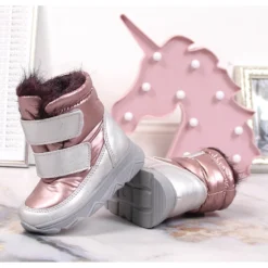 Bottes De Neige Imperméables Pour Filles Avec Membrane Velcro Kornecki 6895 Rose Argent -Lumière Écarlate Bottes bottes de neige impermeables pour filles avec membrane velcro kornecki 6895 rose argent 4 2000x2000 1