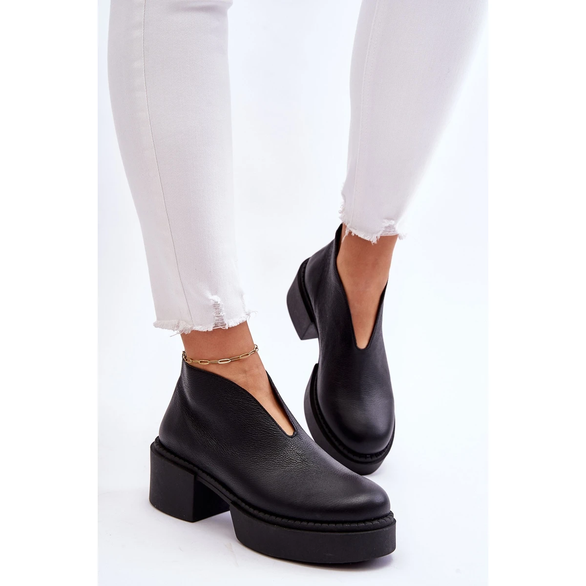 Bottes En Cuir Sur Talons Massifs Nicole 2795/056 Noir Le Noir 4 Bottes En Cuir Sur Talons Massifs Nicole 2795/056 Noir Le Noir – Image 4