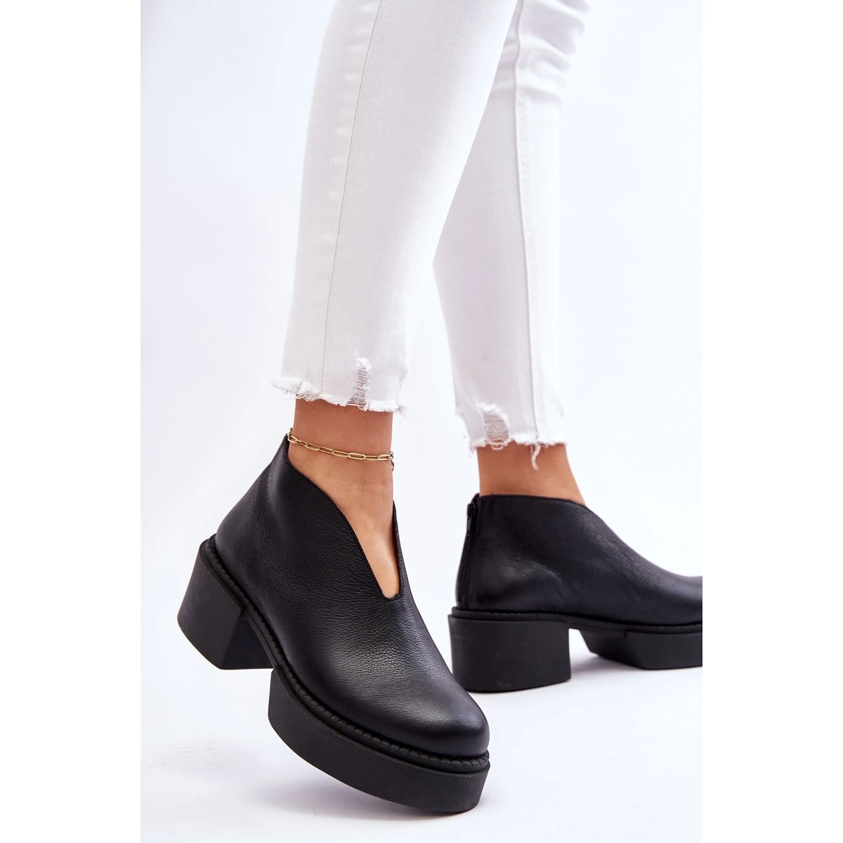 Bottes En Cuir Sur Talons Massifs Nicole 2795/056 Noir Le Noir 5 Bottes En Cuir Sur Talons Massifs Nicole 2795/056 Noir Le Noir – Image 5