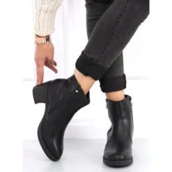 Bottes Noires à Talons Larges Forra Le Noir 7 Bottes Noires à Talons Larges Forra Le Noir -Lumière Écarlate Bottes bottes noires a talons larges forra le noir 3 2000x2000 1