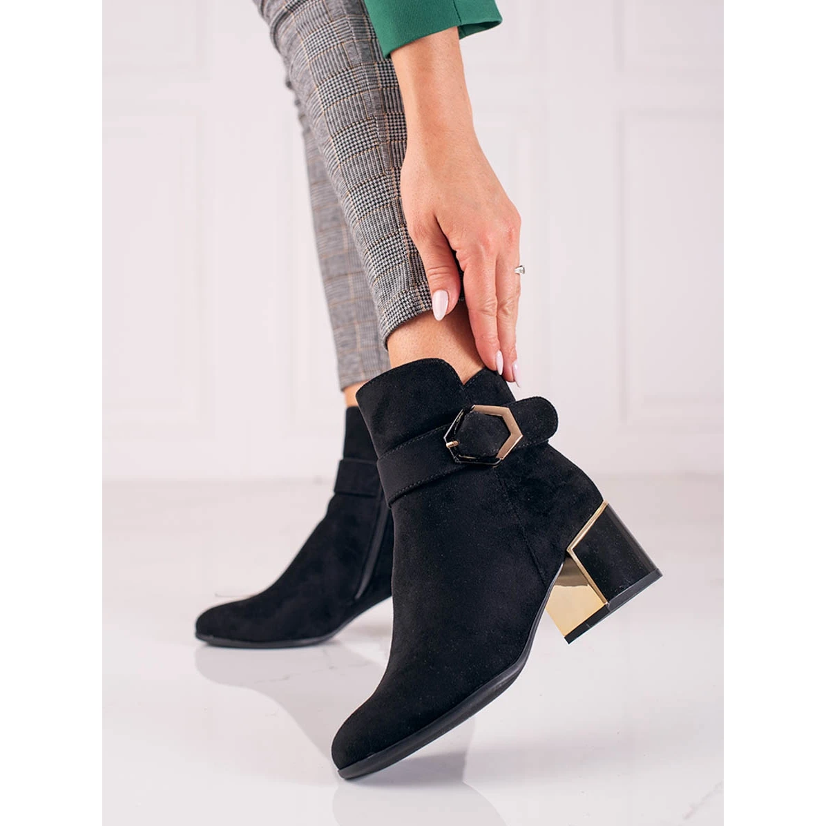 Bottes Pour Femmes élégantes Sur Un Poteau Bas Shelovet En Daim écologique Le Noir 1 Bottes Pour Femmes élégantes Sur Un Poteau Bas Shelovet En Daim écologique Le Noir