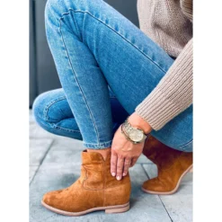 Bottes Sur Un Talon Compensé Deer Camel Caché Brun -Lumière Écarlate Bottes bottes sur un talon compense deer camel cache brun 4 2000x2000 1