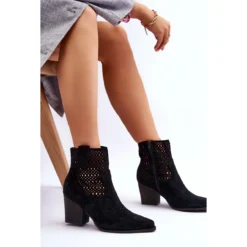 FB1 Bottes De Cowboy En Daim à Talon Pour Femmes Noires Norvella Le Noir -Lumière Écarlate Bottes fb1 bottes de cowboy en daim a talon pour femmes noires norvella le noir 6 2000x2000 1