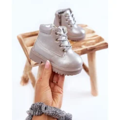 FR1 Bottes De Trappeur Pour Enfants Avec Une Fermeture éclair Silver Dexter Argent 7 FR1 Bottes De Trappeur Pour Enfants Avec Une Fermeture éclair Silver Dexter Argent -Lumière Écarlate Bottes fr1 bottes de trappeur pour enfants avec une fermeture eclair silver dexter argent 3 2000x2000 1