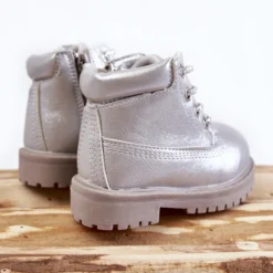 FR1 Bottes De Trappeur Pour Enfants Avec Une Fermeture éclair Silver Dexter Argent 8 FR1 Bottes De Trappeur Pour Enfants Avec Une Fermeture éclair Silver Dexter Argent -Lumière Écarlate Bottes fr1 bottes de trappeur pour enfants avec une fermeture eclair silver dexter argent 4 2000x2000 1