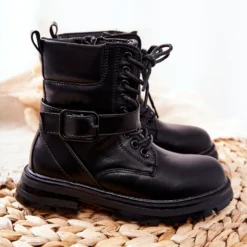 FR1 Bottes Dollay Noires Pour Enfants Avec Boucle Le Noir -Lumière Écarlate Bottes fr1 bottes dollay noires pour enfants avec boucle le noir 3 2000x2000 1