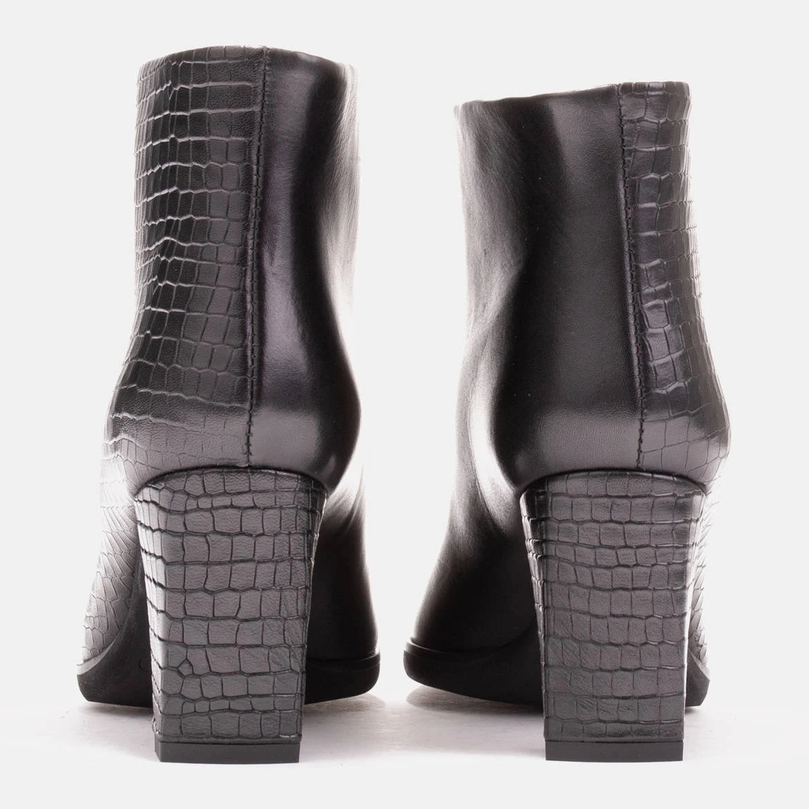 Marco Shoes Bottes Combinées Faites De Deux Types De Cuir Le Noir 4 Marco Shoes Bottes Combinées Faites De Deux Types De Cuir Le Noir – Image 4