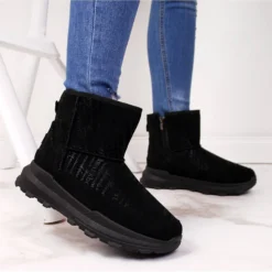News Bottes De Neige En Daim Noir Pour Femme Le Noir -Lumière Écarlate Bottes news bottes de neige en daim noir pour femme le noir 5 2000x2000 1