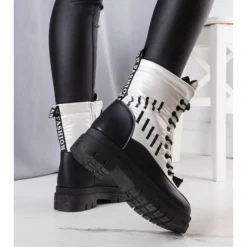 PA1 Bottes De Neige Saraï Blanche Le Noir 5 PA1 Bottes De Neige Saraï Blanche Le Noir -Lumière Écarlate Bottes pa1 bottes de neige sarai blanche le noir 3 2000x2000 1