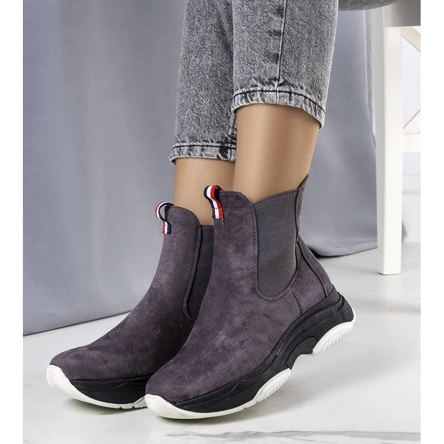 PA1 Bottes Isolées Grises De Takani 1 PA1 Bottes Isolées Grises De Takani