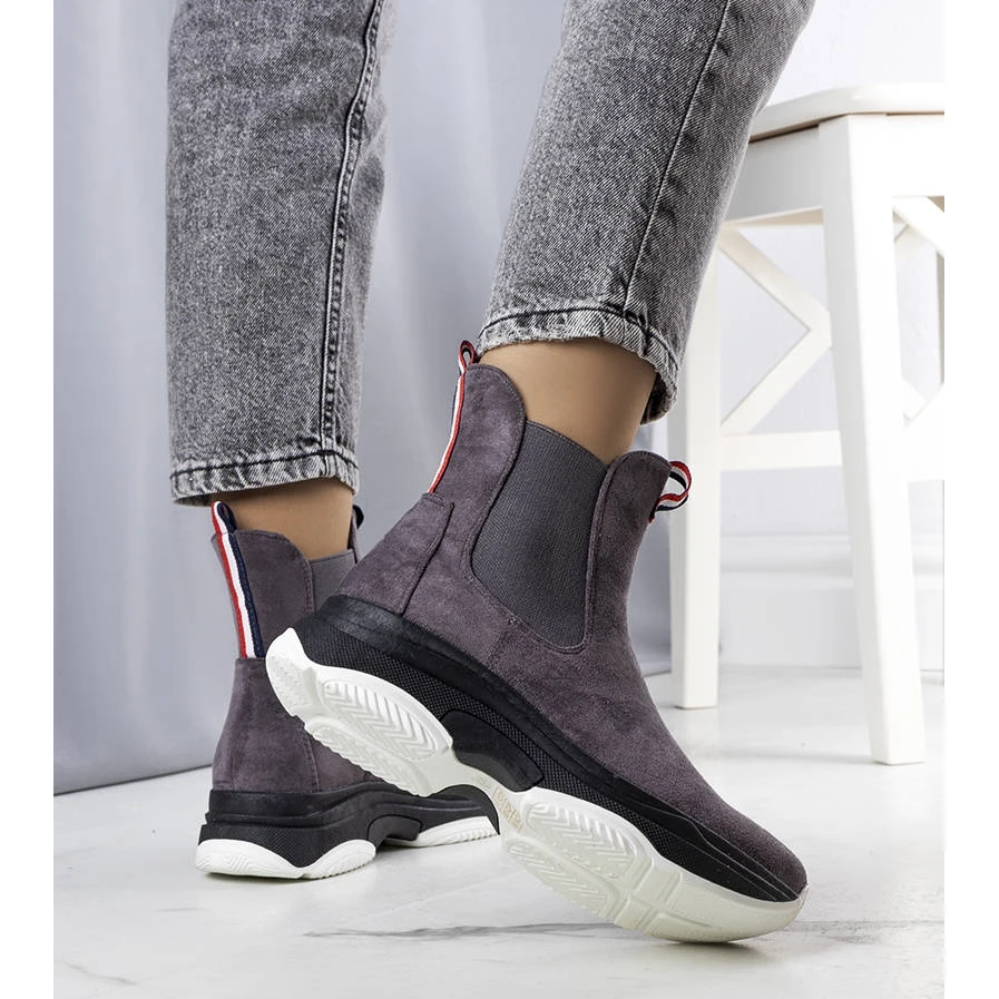 PA1 Bottes Isolées Grises De Takani 2 PA1 Bottes Isolées Grises De Takani – Image 2