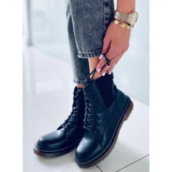 PA1 Bottes Martensiaki Noires Mates Hirst Le Noir 7 PA1 Bottes Martensiaki Noires Mates Hirst Le Noir -Lumière Écarlate Bottes pa1 bottes martensiaki noires mates hirst le noir 3 2000x2000 1