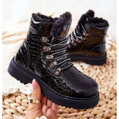 PE1 Bottes Noires Isolées En Fourrure Pour Enfants Doreen Le Noir ['le Noir'] -Lumière Écarlate Bottes pe1 bottes noires isolees en fourrure pour enfants doreen le noir le noir 3 2000x2000 1