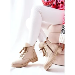 PF1 Bottes Chaudes En Cuir Beige Molissa 11 PF1 Bottes Chaudes En Cuir Beige Molissa -Lumière Écarlate Bottes pf1 bottes chaudes en cuir beige molissa 5 2000x2000 1