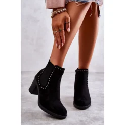 PG1 Bottes En Daim Noir Cambia Avec Clous Sur Un Poteau Le Noir