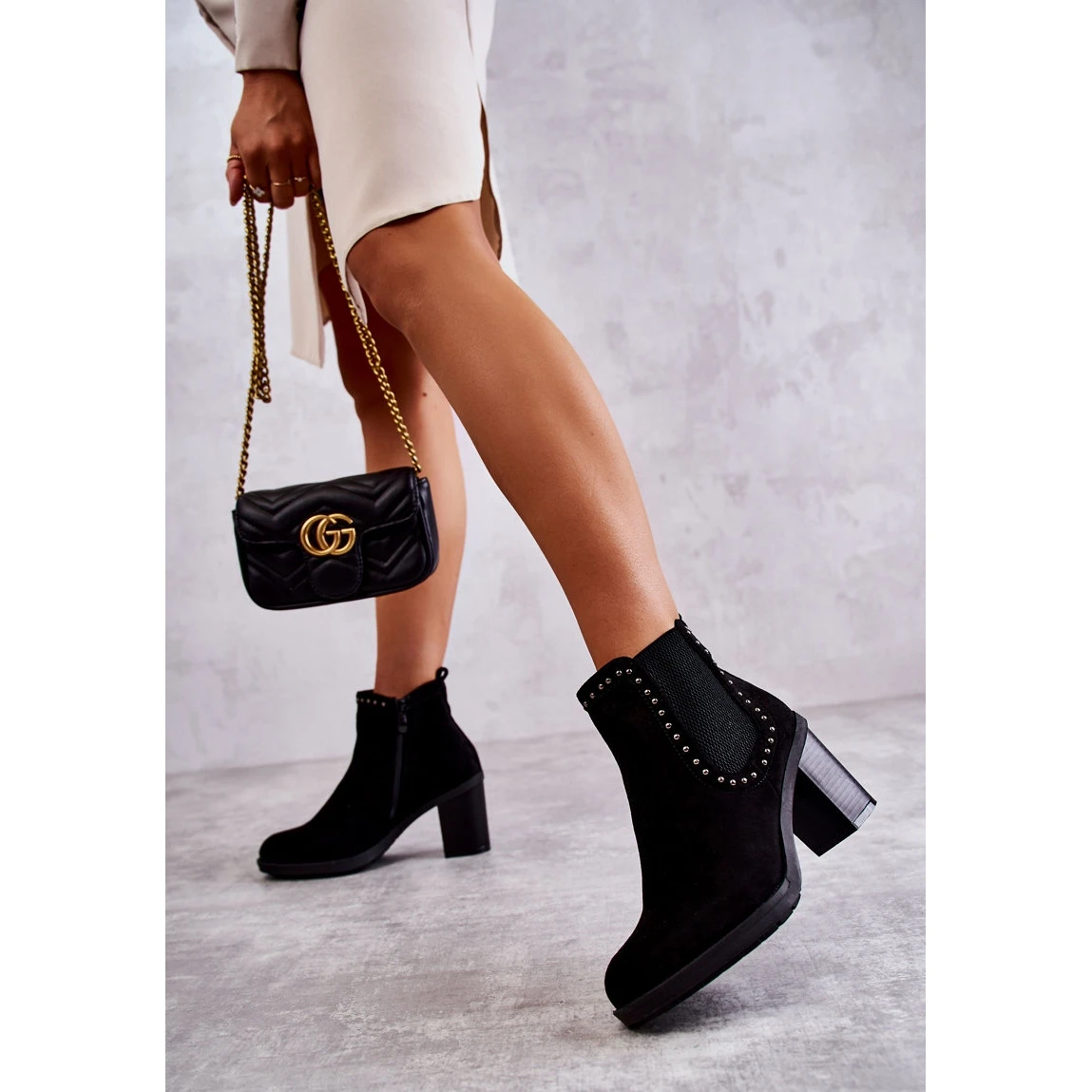 PG1 Bottes En Daim Noir Cambia Avec Clous Sur Un Poteau Le Noir 2 PG1 Bottes En Daim Noir Cambia Avec Clous Sur Un Poteau Le Noir – Image 2