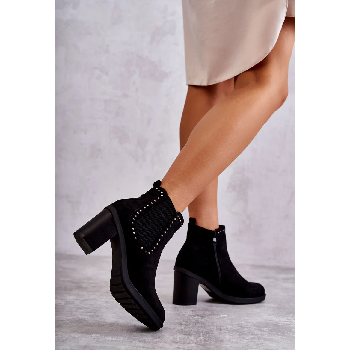 PG1 Bottes En Daim Noir Cambia Avec Clous Sur Un Poteau Le Noir 7 PG1 Bottes En Daim Noir Cambia Avec Clous Sur Un Poteau Le Noir – Image 7