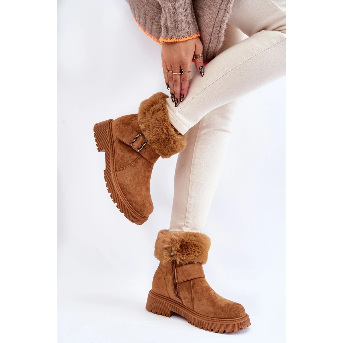 PG1 Camel Conquer Bottes Zippées En Daim Avec Fourrure Pour Femme Brun 2 PG1 Camel Conquer Bottes Zippées En Daim Avec Fourrure Pour Femme Brun – Image 2