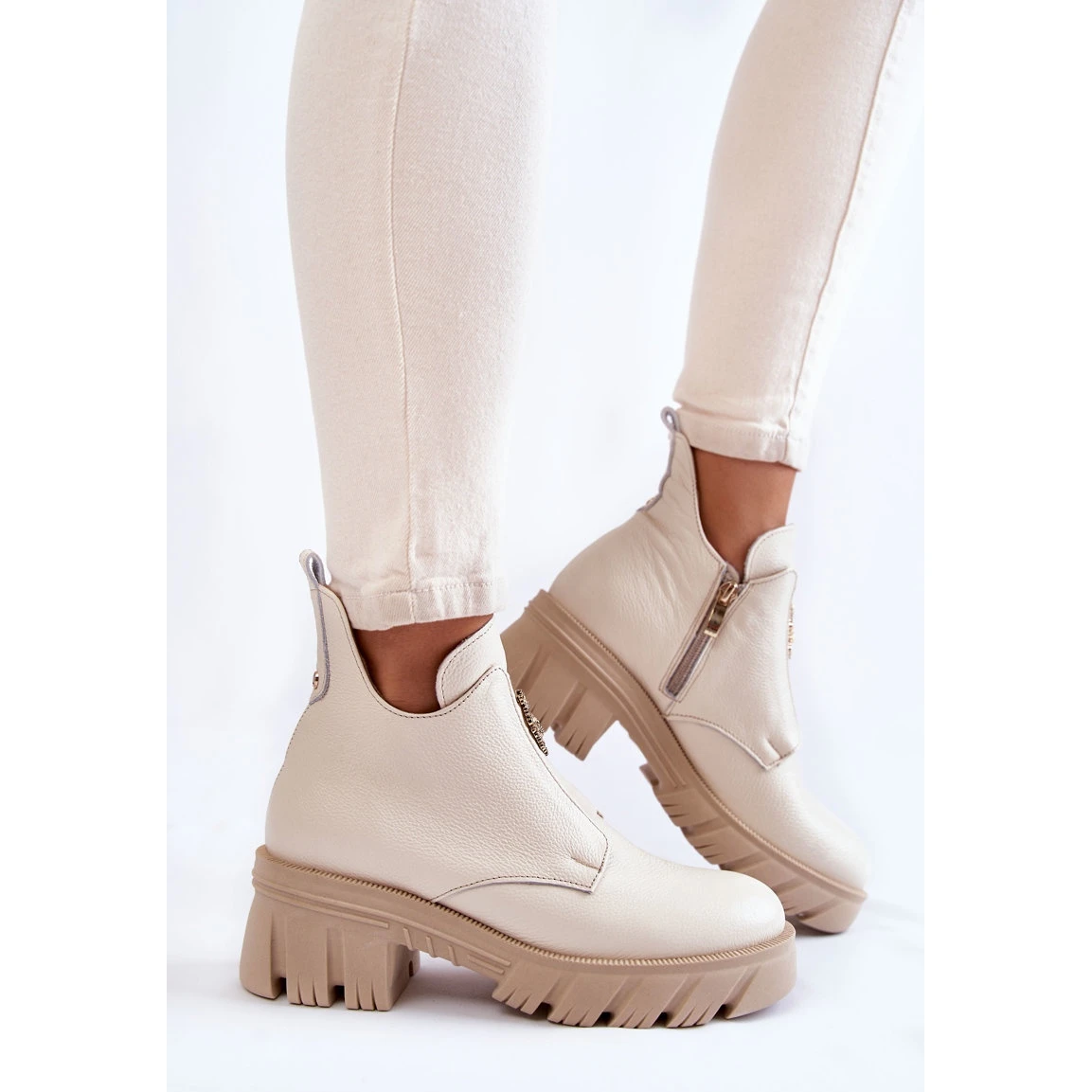 PL5 Bottes En Cuir Pour Femmes Avec Décoration Maley Beige Clair 3 PL5 Bottes En Cuir Pour Femmes Avec Décoration Maley Beige Clair – Image 3