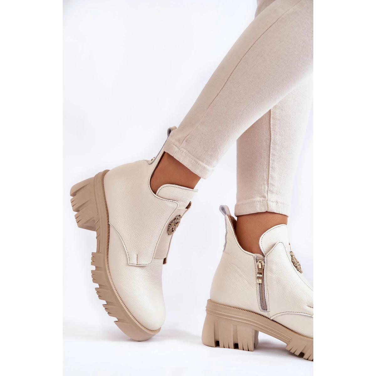 PL5 Bottes En Cuir Pour Femmes Avec Décoration Maley Beige Clair 4 PL5 Bottes En Cuir Pour Femmes Avec Décoration Maley Beige Clair – Image 4