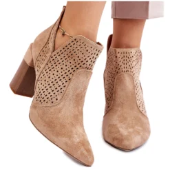 PM1 Bottes à Talons Ajourés En Daim à La Mode Beige Genevi -Lumière Écarlate Bottes pm1 bottes a talons ajoures en daim a la mode beige genevi 11 2000x2000 1