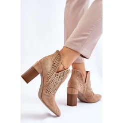 PM1 Bottes à Talons Ajourés En Daim à La Mode Beige Genevi -Lumière Écarlate Bottes pm1 bottes a talons ajoures en daim a la mode beige genevi 8 2000x2000 1