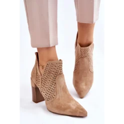 PM1 Bottes à Talons Ajourés En Daim à La Mode Beige Genevi -Lumière Écarlate Bottes pm1 bottes a talons ajoures en daim a la mode beige genevi 9 2000x2000 1