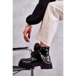 PM1 Bottes Chaudes Laquées Avec Chaîne Noir Karoline Le Noir 14 PM1 Bottes Chaudes Laquées Avec Chaîne Noir Karoline Le Noir -Lumière Écarlate Bottes pm1 bottes chaudes laquees avec chaine noir karoline le noir 6 2000x2000 1