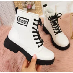 S.Barski Bottes Blanches Pour Filles Isolées Par S. Bararski