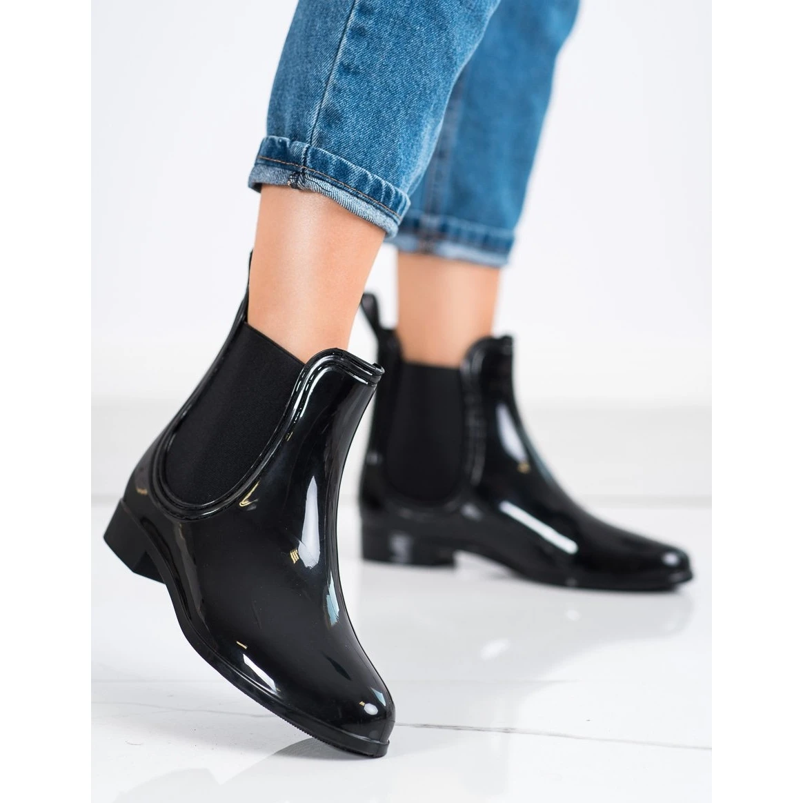 SHELOVET Bottes En Caoutchouc Courtes Brillantes Le Noir 2 SHELOVET Bottes En Caoutchouc Courtes Brillantes Le Noir – Image 2