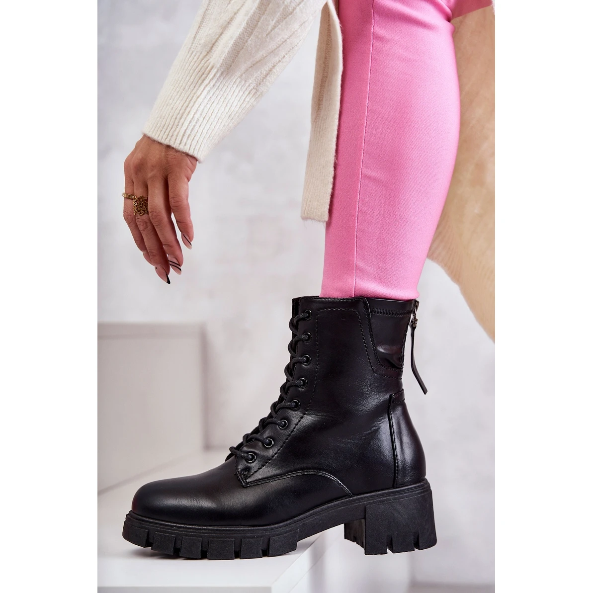 Vinceza Bottes En Cuir Sur Fermeture éclair Tonje Noire Le Noir 4 Vinceza Bottes En Cuir Sur Fermeture éclair Tonje Noire Le Noir – Image 4