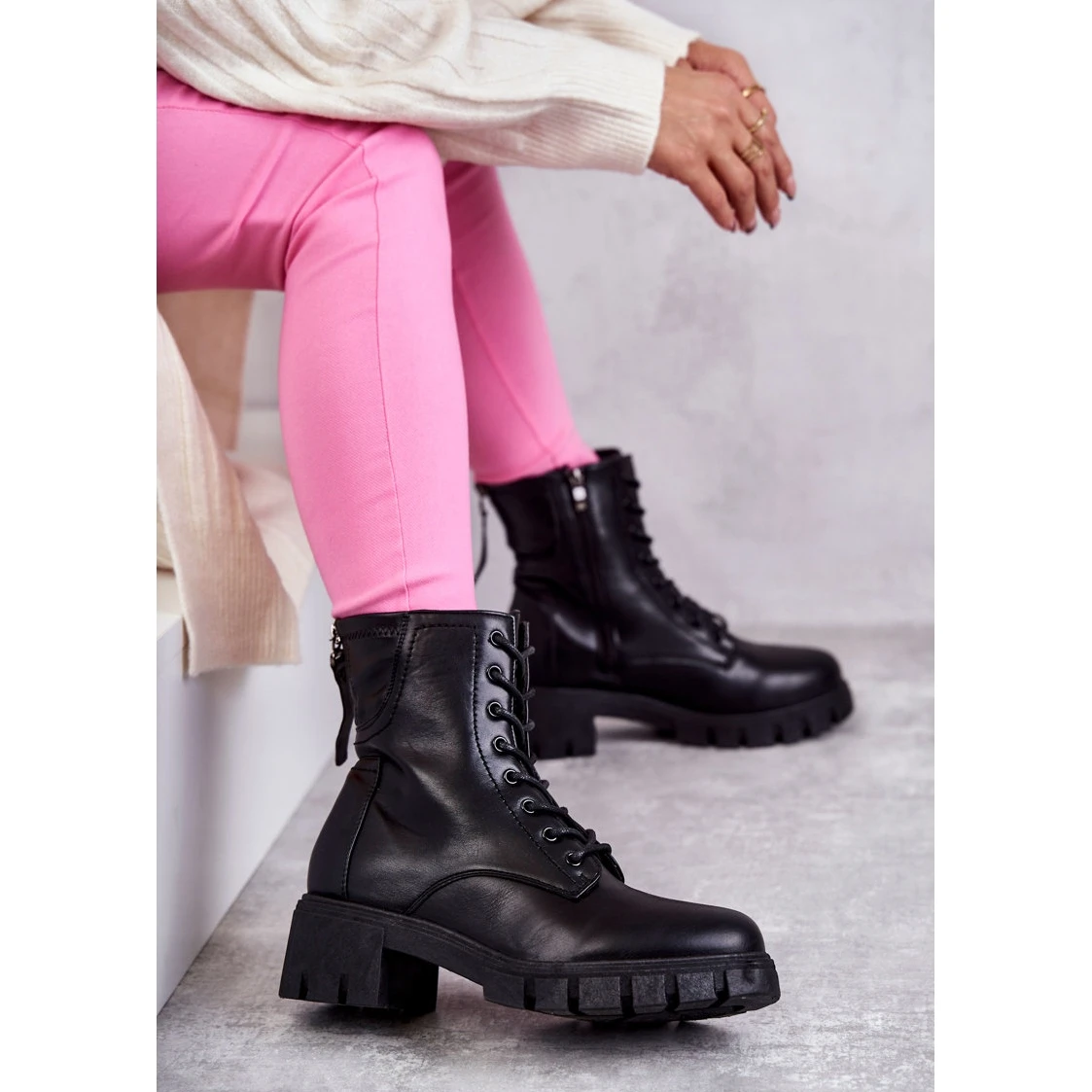 Vinceza Bottes En Cuir Sur Fermeture éclair Tonje Noire Le Noir 8 Vinceza Bottes En Cuir Sur Fermeture éclair Tonje Noire Le Noir – Image 8