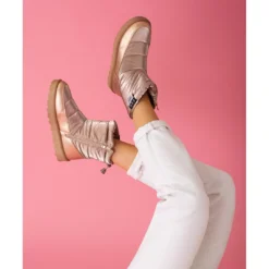 W. Potocki Bottes De Neige Potocki Pour Femmes à Tige Basse, Dorées D'or -Lumière Écarlate Bottes w potocki bottes de neige potocki pour femmes a tige basse dorees dor 3 2000x2000 1